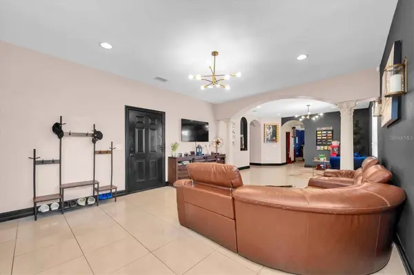 8930 N NEWPORT AVE, Tampa, FL 33604