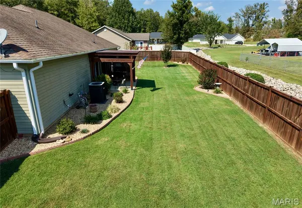 206 Crooked Pine LN, Poplar Bluff, MO 63901