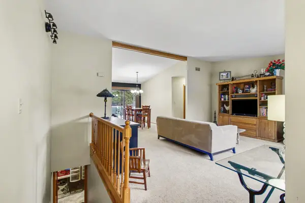 821 S Hough ST, Barrington, IL 60010
