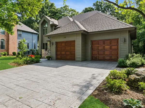 304 Apple River DR, Naperville, IL 60565