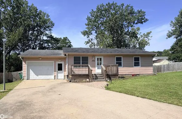 1604 Southview CIR, Fairfield, IA 52556