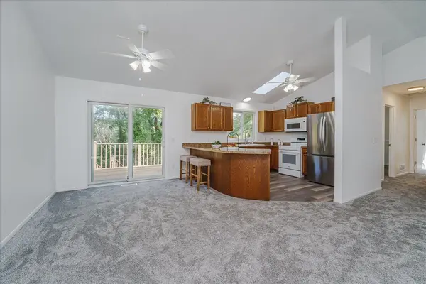 1712 Rio Loma DR, Burnsville, MN 55337