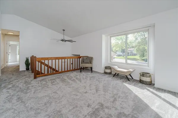 1712 Rio Loma DR, Burnsville, MN 55337