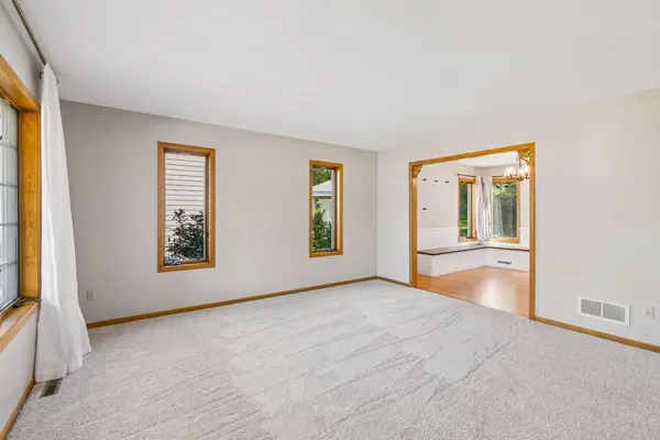 5027 Forest Glen CT, Savage, MN 55378