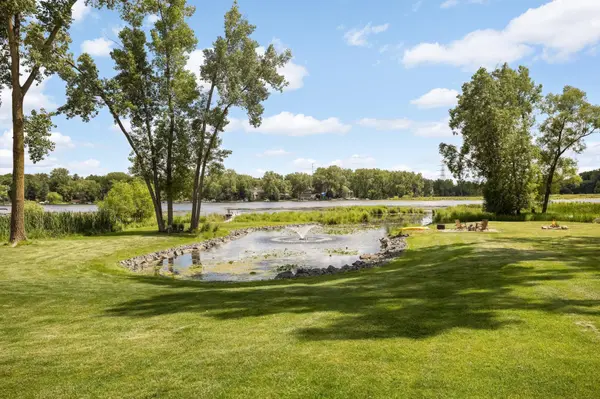 2884 W Owasso BLVD, Roseville, MN 55113