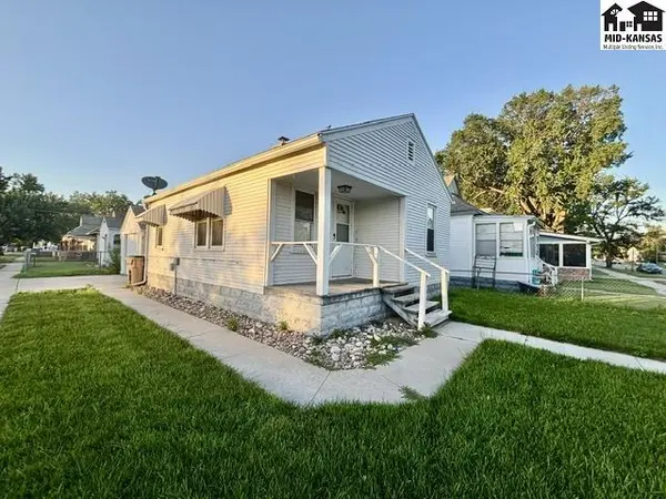 324 W 10th  Ave, Hutchinson, KS 67501