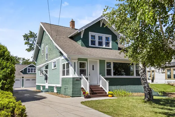 379 NAYMUT ST, Menasha, WI 54952