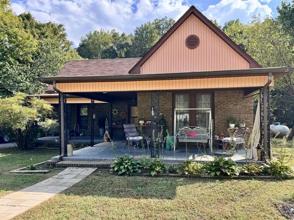 109 W 1st St, Iron City, TN 38463