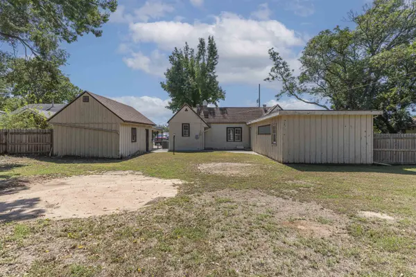 1416 W Kansas Ave., Arkansas City, KS 67005