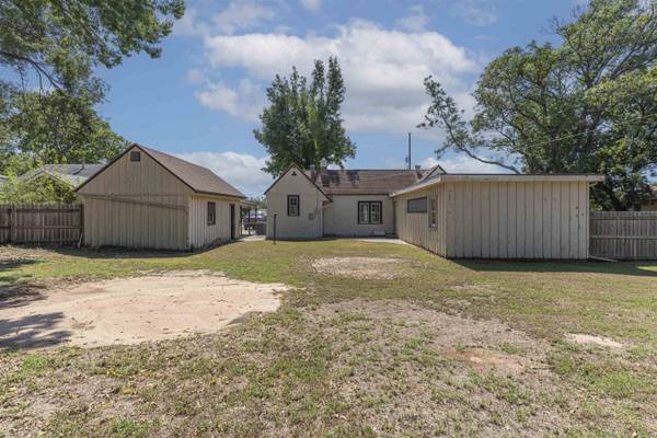 1416 W Kansas Ave., Arkansas City, KS 67005