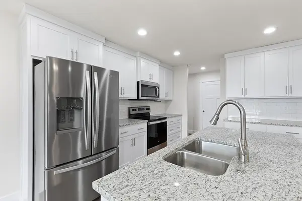 1026 S Gettysburg LOOP, Republic, MO 65738