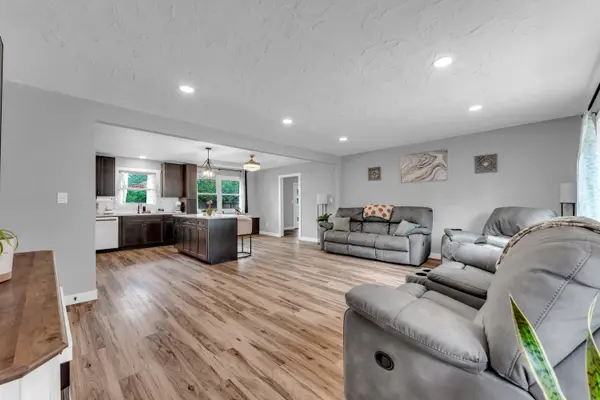 2057 S Wellington AVE, Springfield, MO 65807
