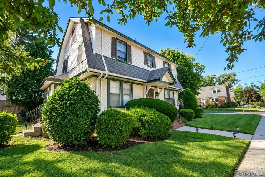 676 6th AVE, New Hyde Park, NY 11040