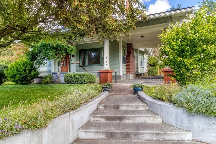 1235 Isaacs AVE, Walla Walla, WA 99362