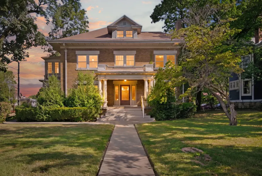 1201 E Walnut ST, Springfield, MO 65802
