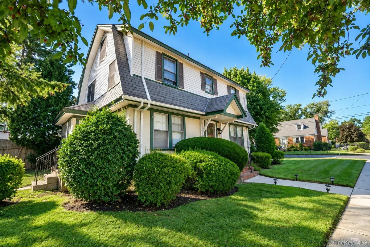 676 6th AVE, New Hyde Park, NY 11040