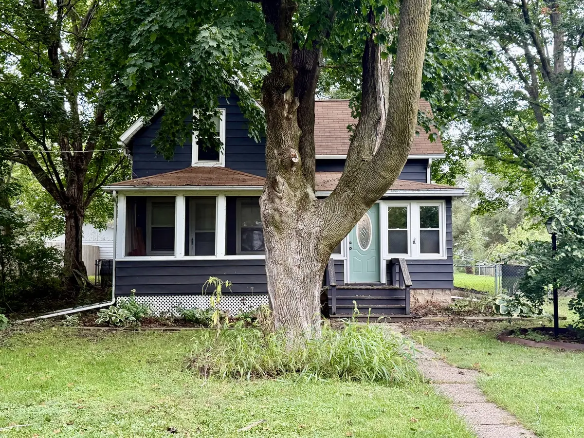 2211 Deets RD, Sterling, IL 61081