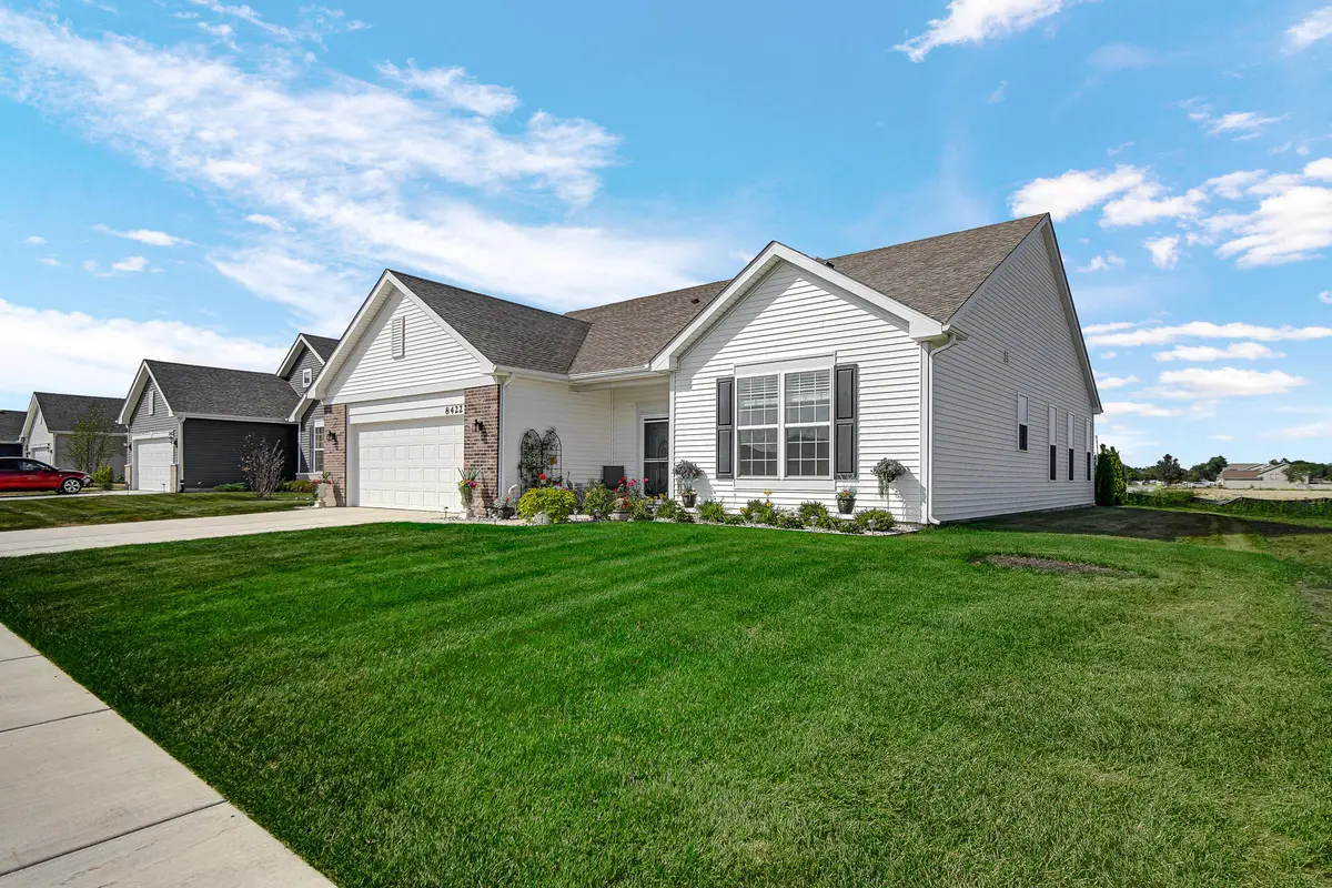 8422 Kannon DR, Lowell, IN 46356
