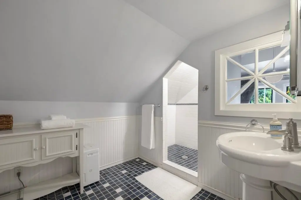 2707 Hayes ST NE, Minneapolis, MN 55418