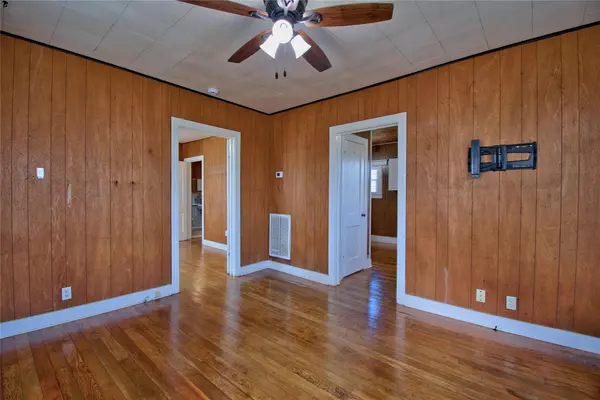 8402 Elroy RD, Del Valle, TX 78617