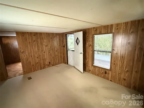 6 Short Dix Creek RD, Leicester, NC 28748