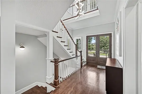 5207 Meadowbrook Pkwy, Prairie Village, KS 66207