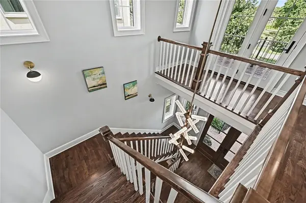 5207 Meadowbrook Pkwy, Prairie Village, KS 66207