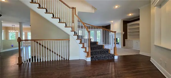 15054 Cedar ST, Leawood, KS 66224
