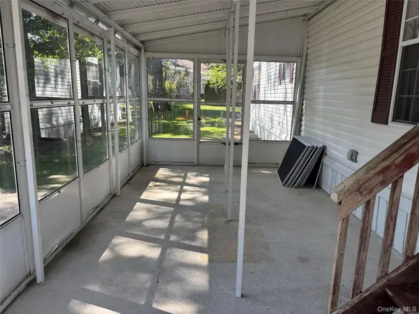 1661 Old Country RD #125, Riverhead, NY 11901