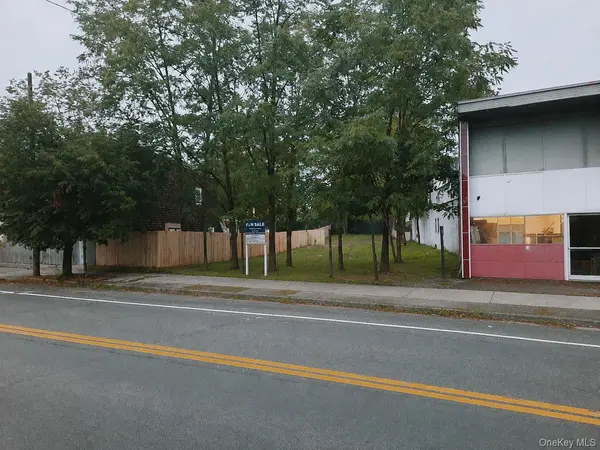 226 W Main ST, Riverhead, NY 11901