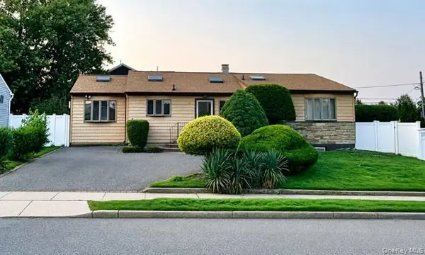10 Peter LN, Plainview, NY 11803