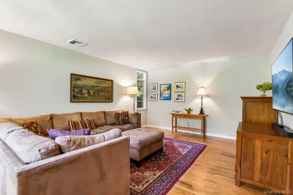 15 Fox RD, East Setauket, NY 11733