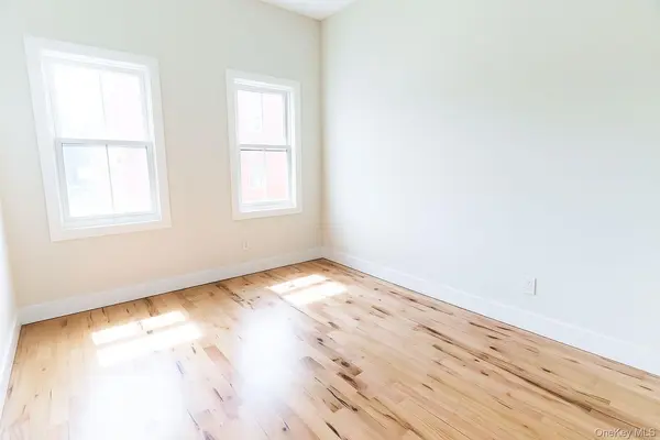 328 columbia ST #2, Hudson, NY 12534