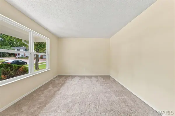 807 Nykiel CT, Ballwin, MO 63011