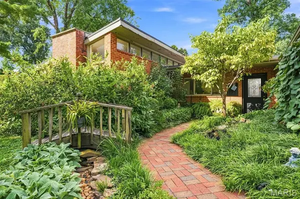 2217 Divot DR, Crystal Lake Park, MO 63131