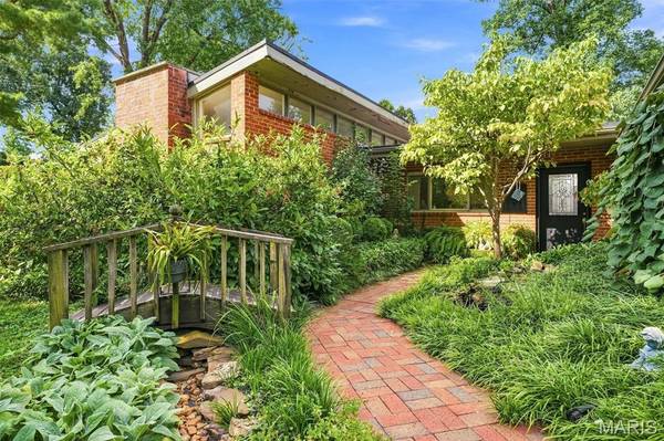 2217 Divot DR, Crystal Lake Park, MO 63131