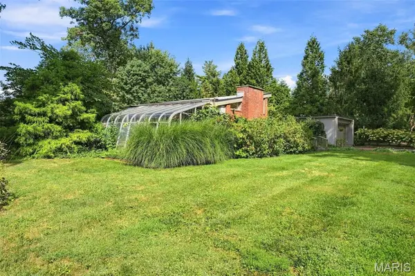 2217 Divot DR, Crystal Lake Park, MO 63131