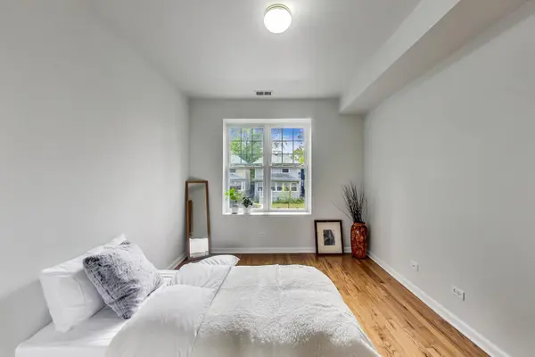 1914 W Chase AVE #106, Chicago, IL 60626