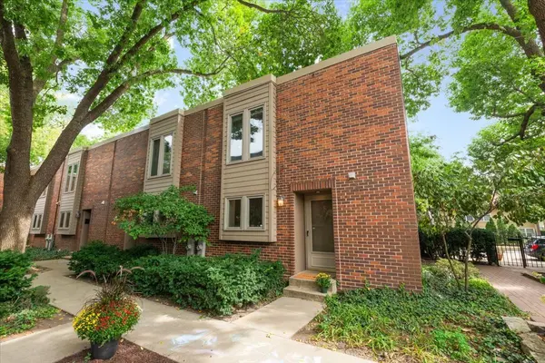 1928 N Larrabee ST, Chicago, IL 60614