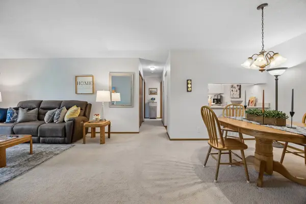 35 Nathan LN N #303, Plymouth, MN 55441