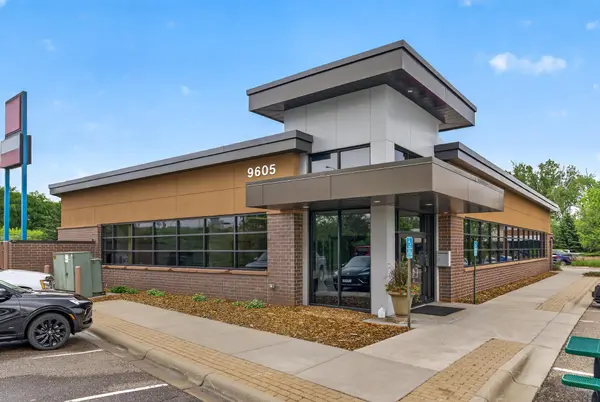 9605 Schmidt Lake RD, Plymouth, MN 55442