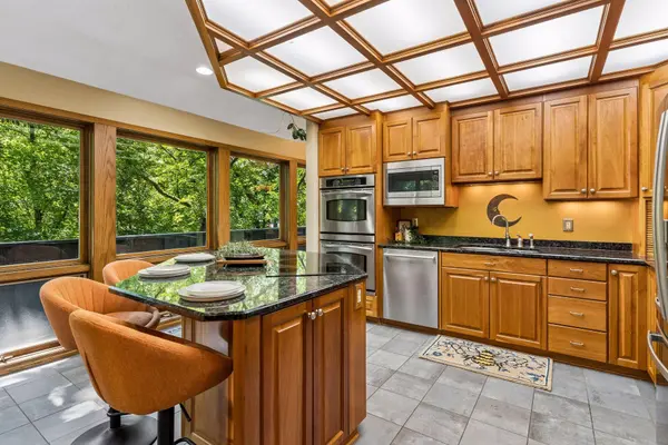 4643 Wild Canyon TRL, Woodbury, MN 55129