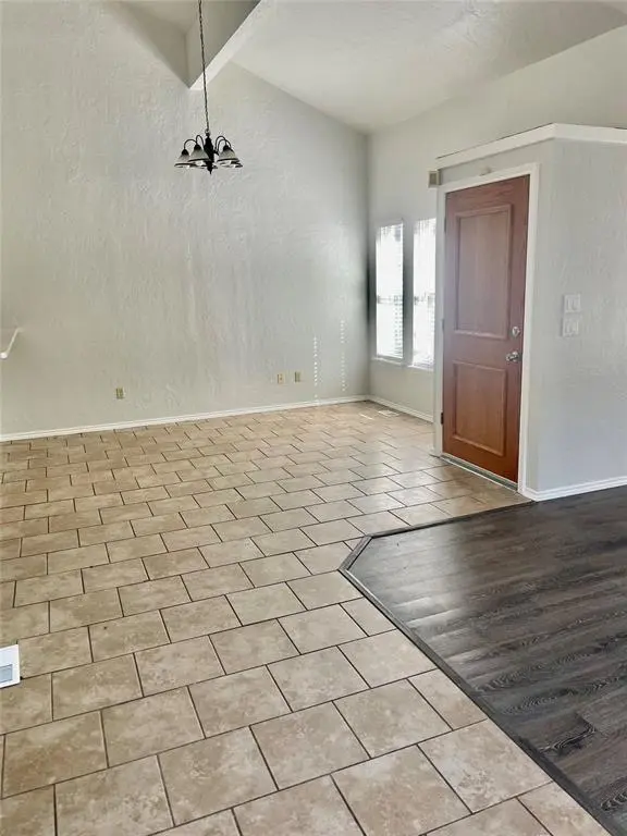 2137 Goodrich DR, Moore, OK 73170