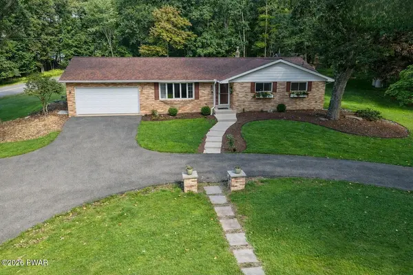 107 Timber Hill RD, Henryville, PA 18332
