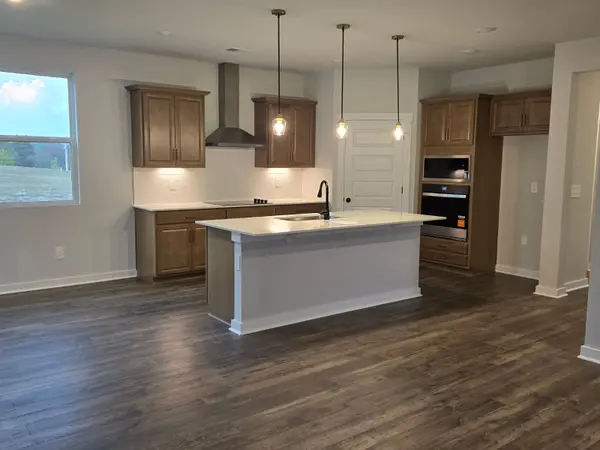 4020 Red Hawk Rd, Columbia, TN 38401