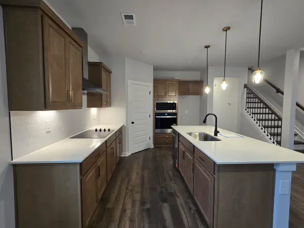 4020 Red Hawk Rd, Columbia, TN 38401