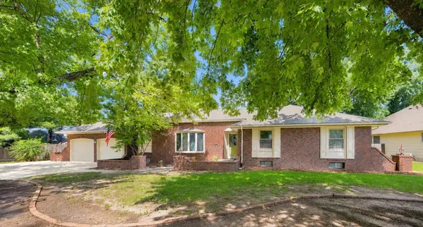 1135 N Patrick Henry St, Derby, KS 67037