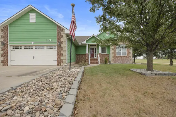 1120 Split Oak Dr, Newton, KS 67114