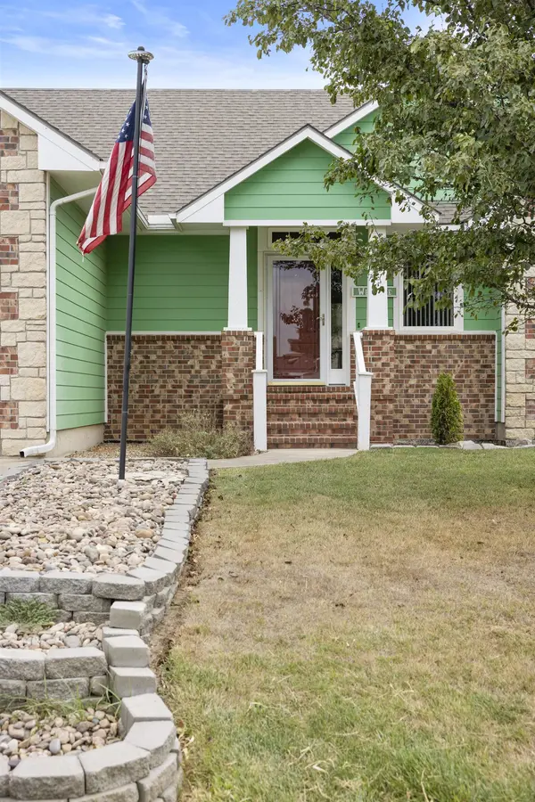 1120 Split Oak Dr, Newton, KS 67114
