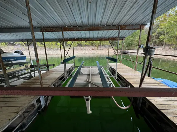 485 Holiday Acres CIR, Branson West, MO 65737